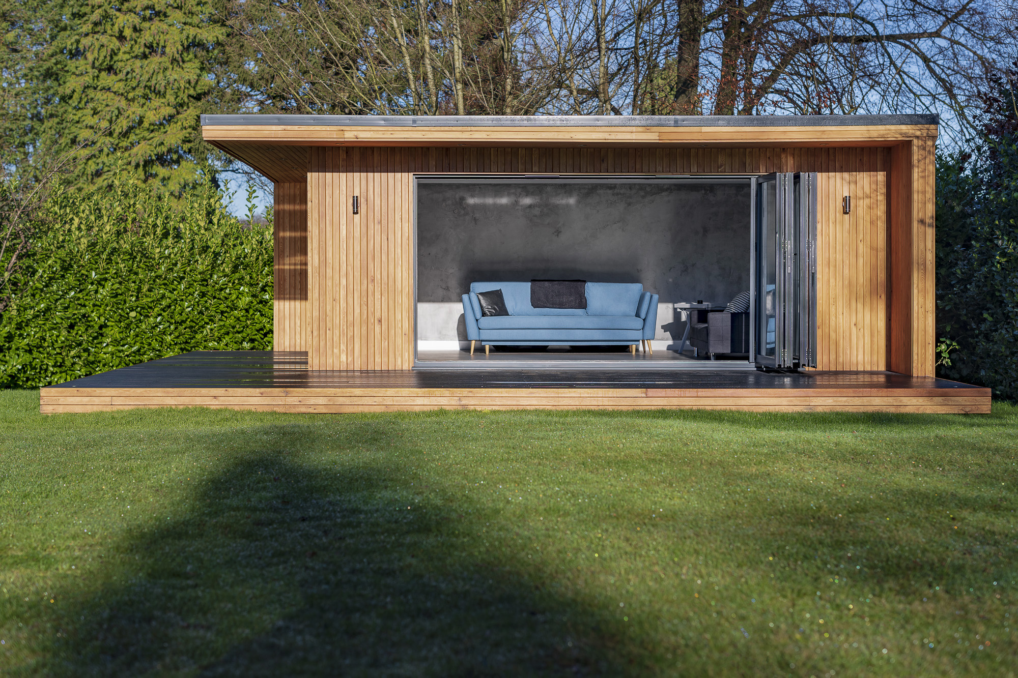 GARDEN STUDIO GAMES ROOM IN TADWORTH