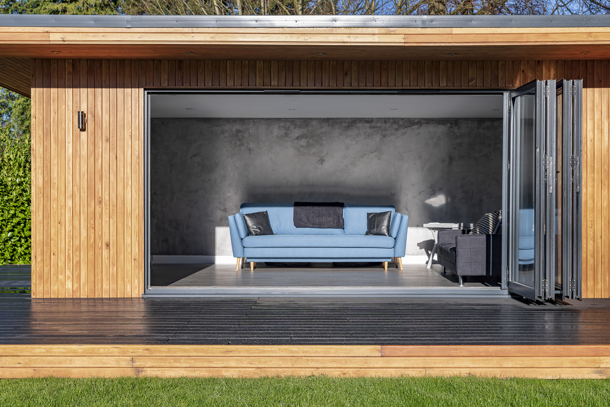 GARDEN STUDIO GAMES ROOM TADWORTH SURREY