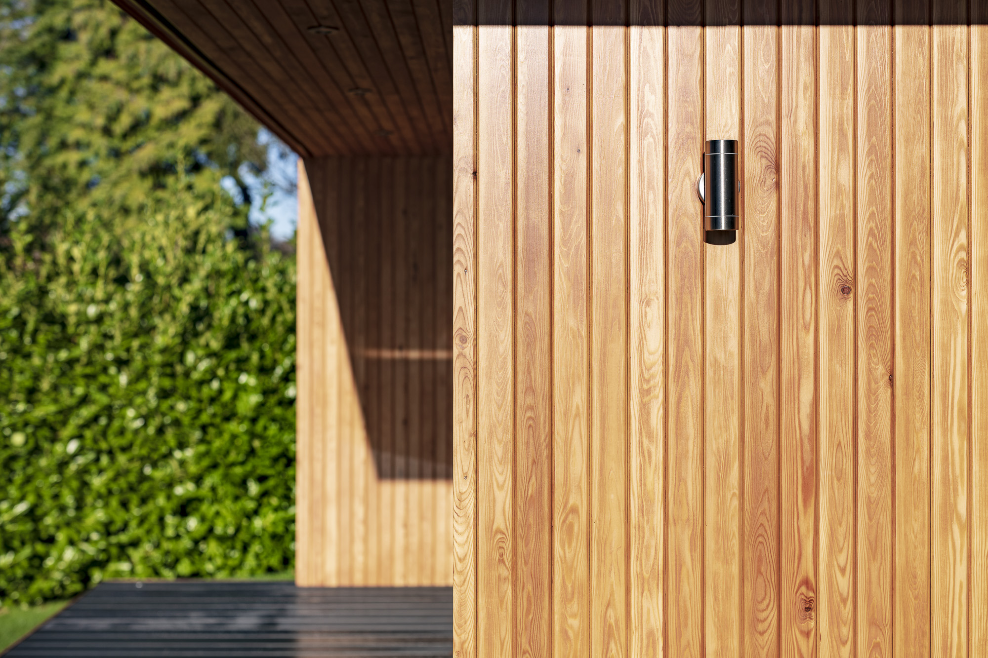 GARDEN ROOM SIDE RETURN WALL AND WALL LIGHT TADWORTH