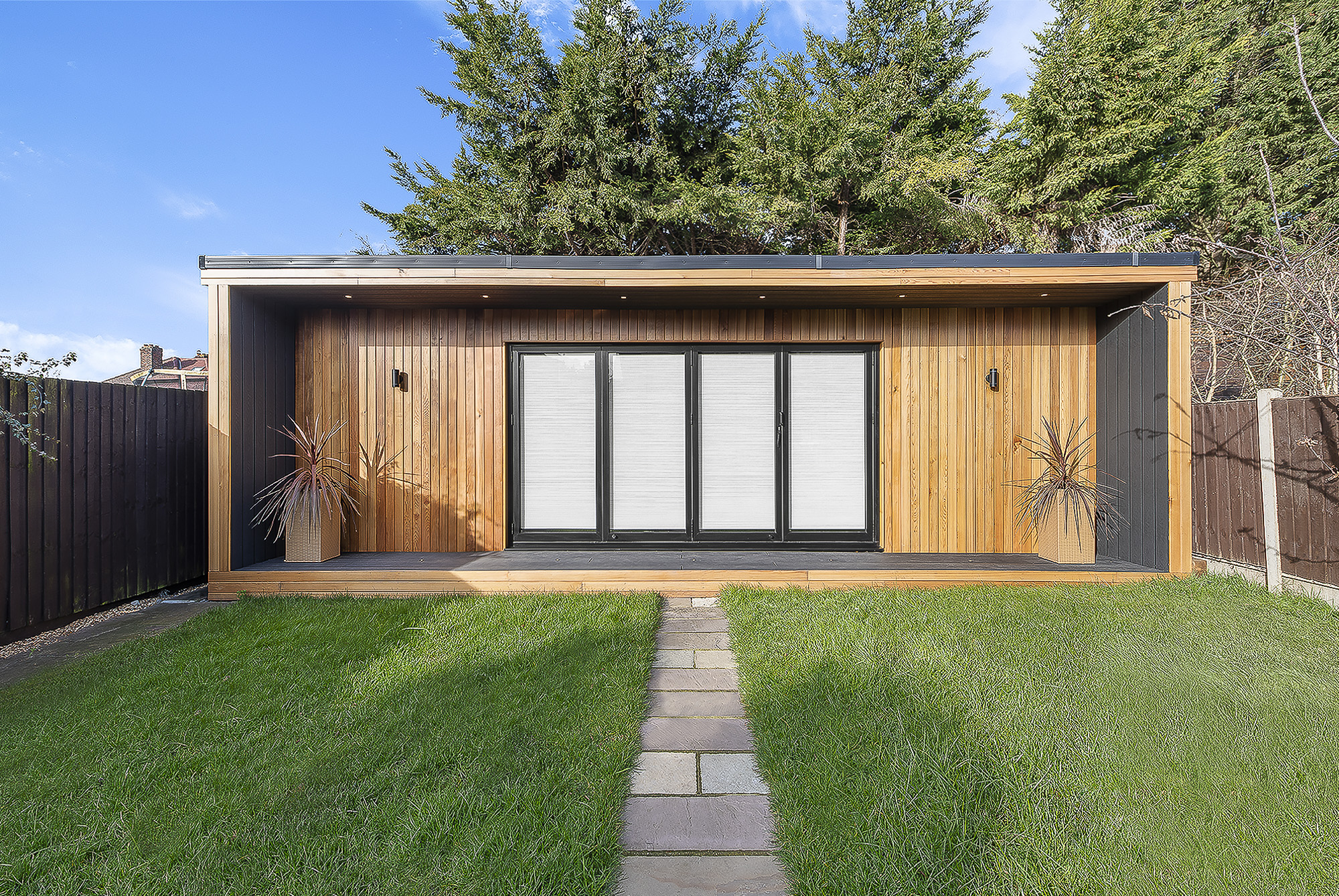 Garden studio games room and peloton in stoneleigh